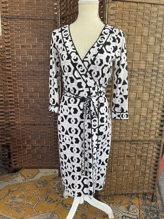 Diane Von Furstenberg Dresses & Skirts - Diane von Furstenberg Silk Wrap Dress – Black & White Geometric Print